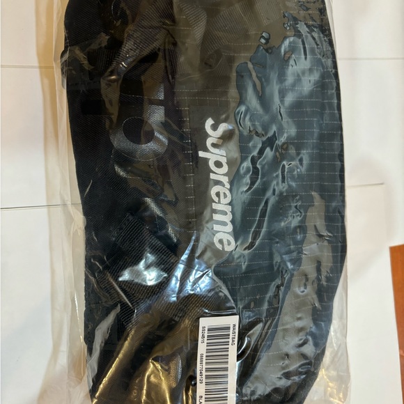 Supreme Black Waist Bag SS24 - Picture 4 of 6